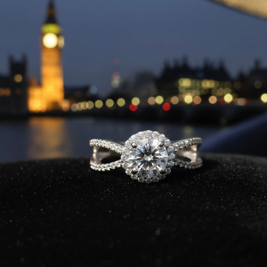 London Lights Moissanite Ring -  Auréle & Ivy Joaillerie